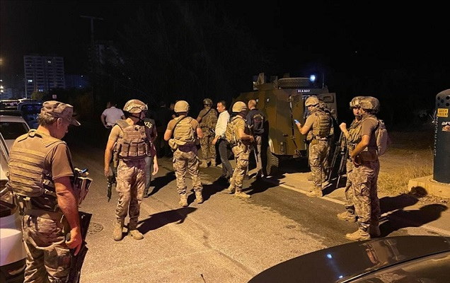 Türkiyədə polis şöbəsinə silahlı basqın, ölən var - Video + Yenilənib