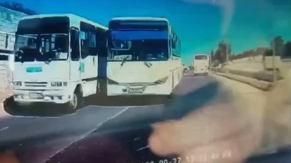 Avtobus sürücüsü sərnişinlərə qorxu dolu anlar yaşatdı - VİDEO