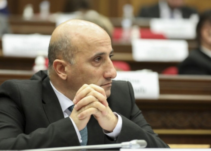 Ermənistanda 2 deputat istefa verdi - YENİLƏNİB
