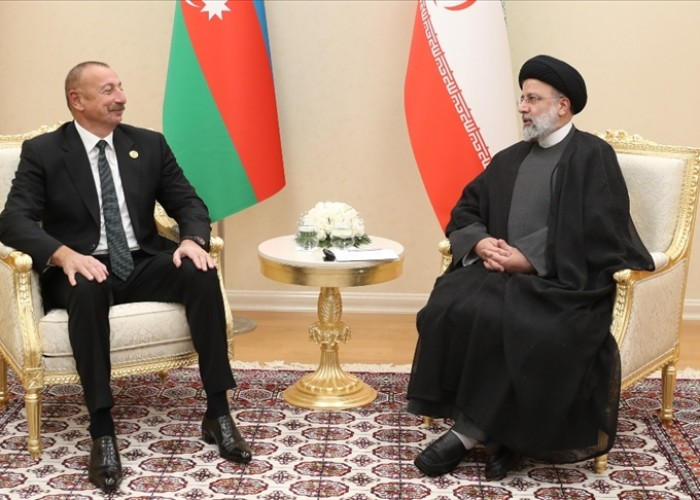 İlham Əliyev İran Prezidenti ilə görüşdü