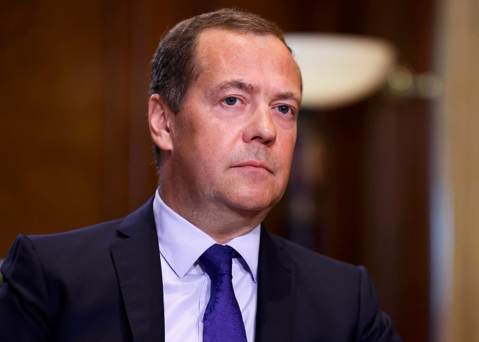 "Ukrayna ABŞ-ın böyük oyununda sövdələşmə obyektidir" - Medvedev