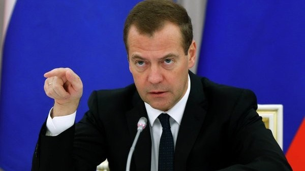 Medvedev ölkədən gedən rusları satqın adlandırdı