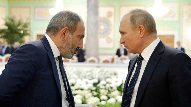 Putinlə Paşinyan arasında görüş başladı