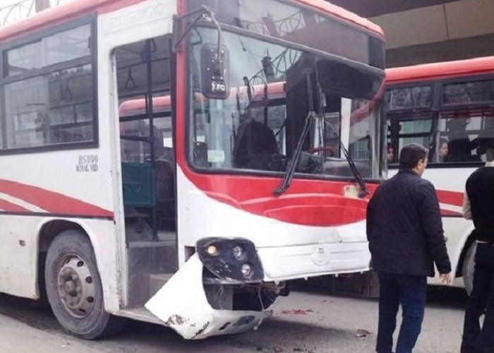 Abşeronda "prava"sız avtobus sürücüsü qəza törətdi - ÖLƏN VAR