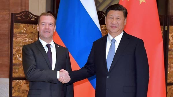 Medvedev Çin prezidenti ilə görüşdü
