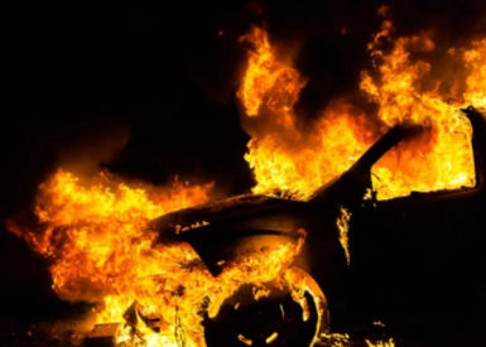 Sabirabadda avtomobil yandı