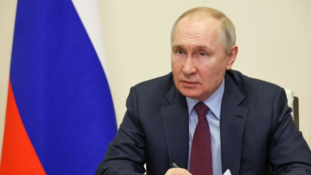 Putin TŞ katibinin müavinini işdən çıxardı
