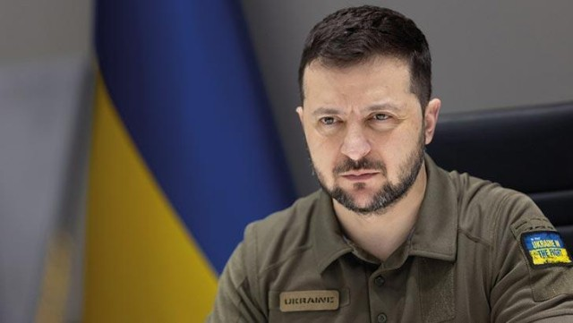 Zelenski Donbasda əməliyyatlar aparan generalı vəzifəsindən azad etdi