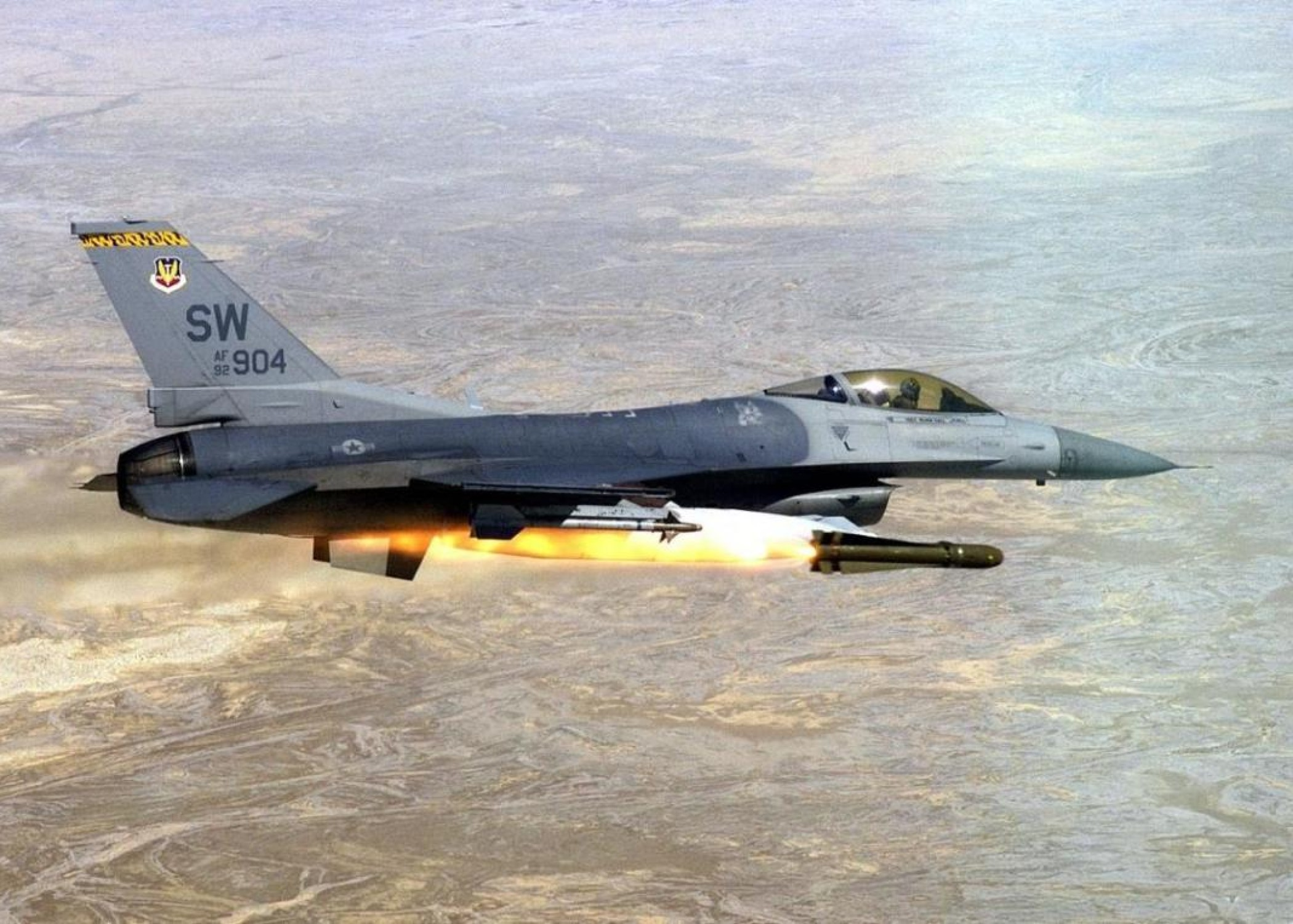 İsrail "F-16"ları Suriyanı vurdu - 3 ÖLÜ