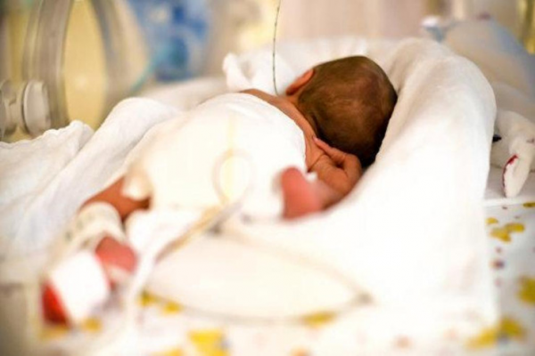Dünyada İLK: 3 valideyni olan uşaq doğuldu