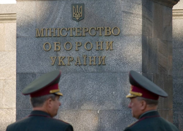Ukrayna müdafiə nazirinin bütün müavinləri işdən çıxarıldı