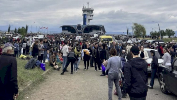 Yüzlərlə erməni Xocalı aeroportunda evakuasiya gözləyir